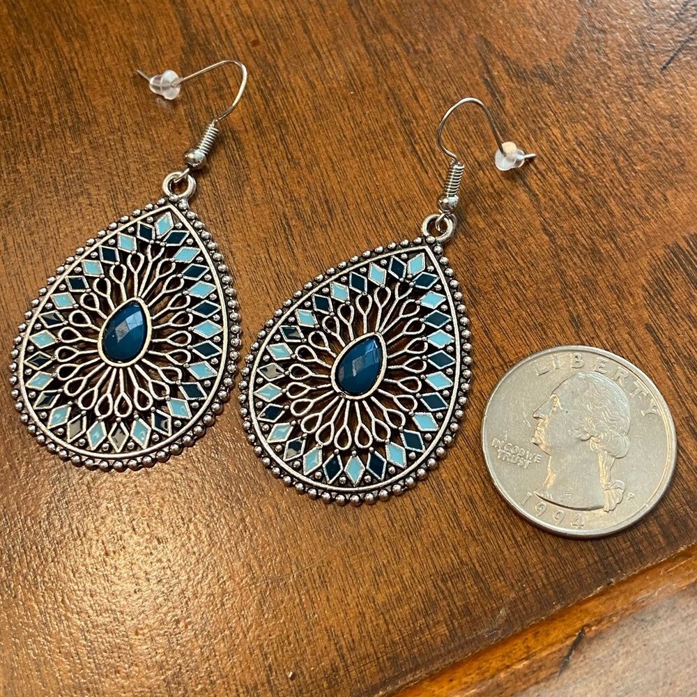 Bohemian Hollow Out Water Drop Glamorous Dangle Earrings - Picture 5 of 5